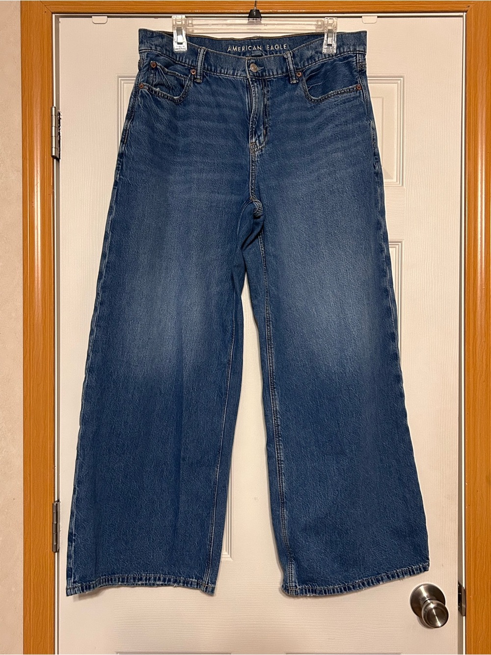 American Eagle Low-Rise Ultra Wide Leg Wide Leg Jeans Size 10